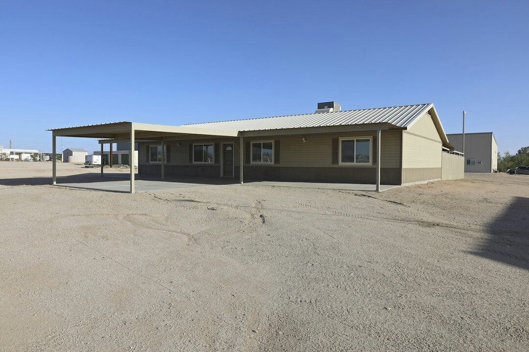 23221 Gavin Way in Florence, AZ - Foto de edificio