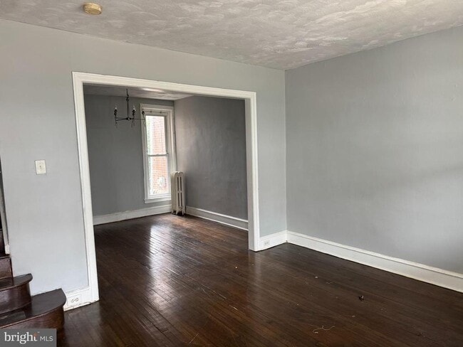 property at 160 Roselyn St