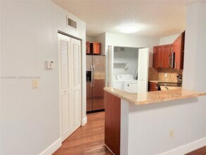 6280 NW 186th St, Unit 315 in Hialeah, FL - Building Photo - Building Photo