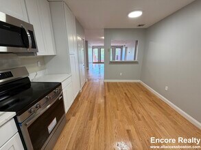 1850 Beacon St, Unit 3 in Brookline, MA - Building Photo - Building Photo
