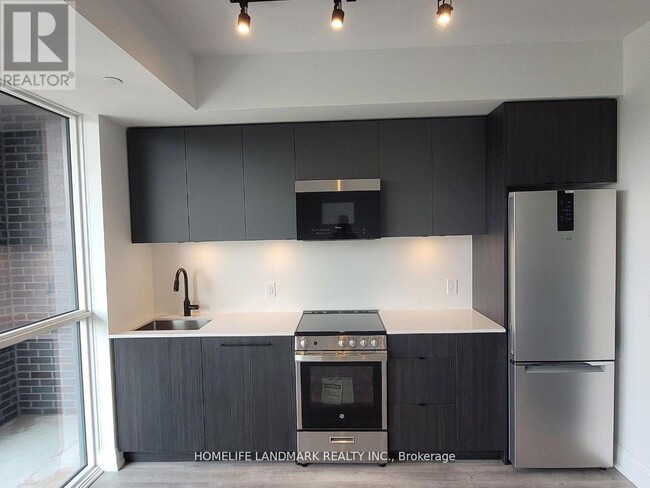 2369-2369 Danforth Ave in Toronto, ON - Building Photo - Building Photo