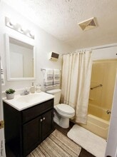 ROYAL OAKS APARTMENTS in Richmond, IN - Foto de edificio - Building Photo