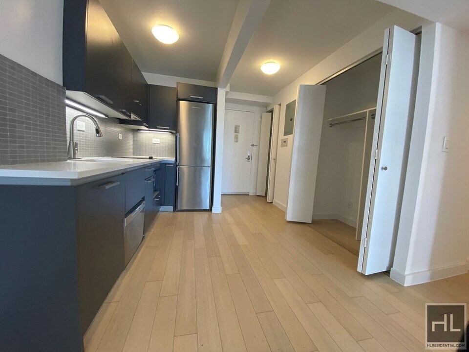 East 39th Street in New York, NY - Building Photo