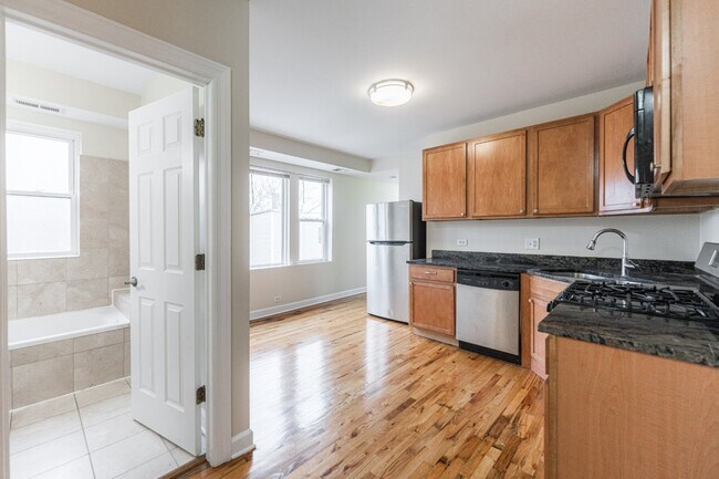 4606 N Monticello Ave, Unit 3N in Chicago, IL - Foto de edificio - Building Photo
