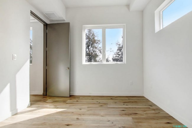 5407 Huntington Dr in Los Angeles, CA - Building Photo - Building Photo