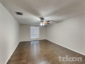 8102 Chickasaw Ln in Port Richey, FL - Building Photo - Building Photo