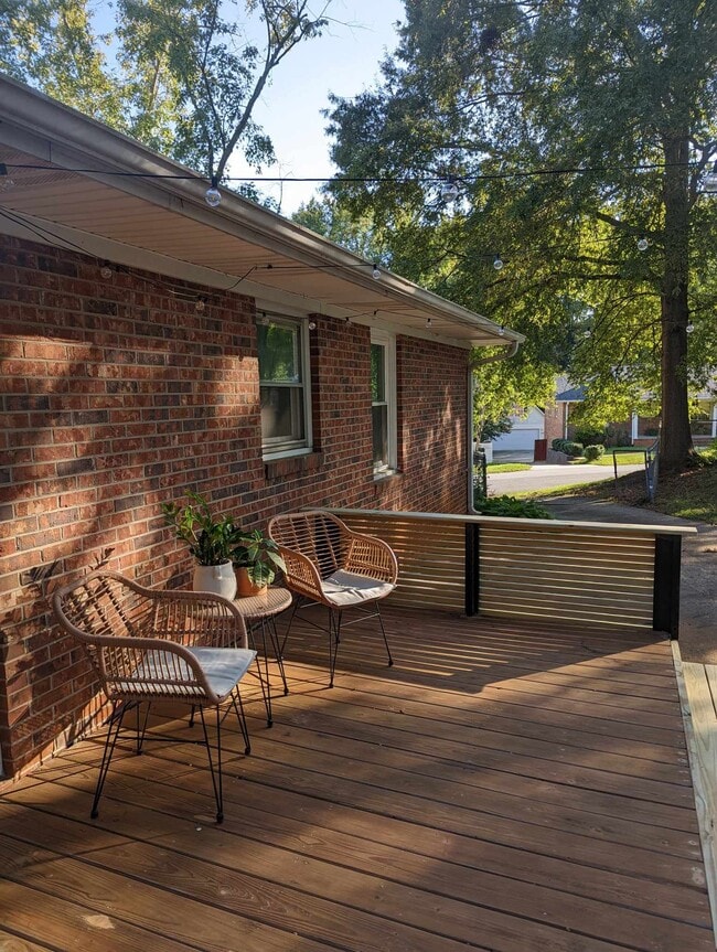 128 Folkstone St in Greenville, SC - Foto de edificio - Building Photo
