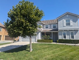 8418 Lourenco Ln in Corona, CA - Building Photo