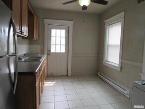 1701 25th St, Unit 4 in Rock Island, IL - Building Photo - Building Photo