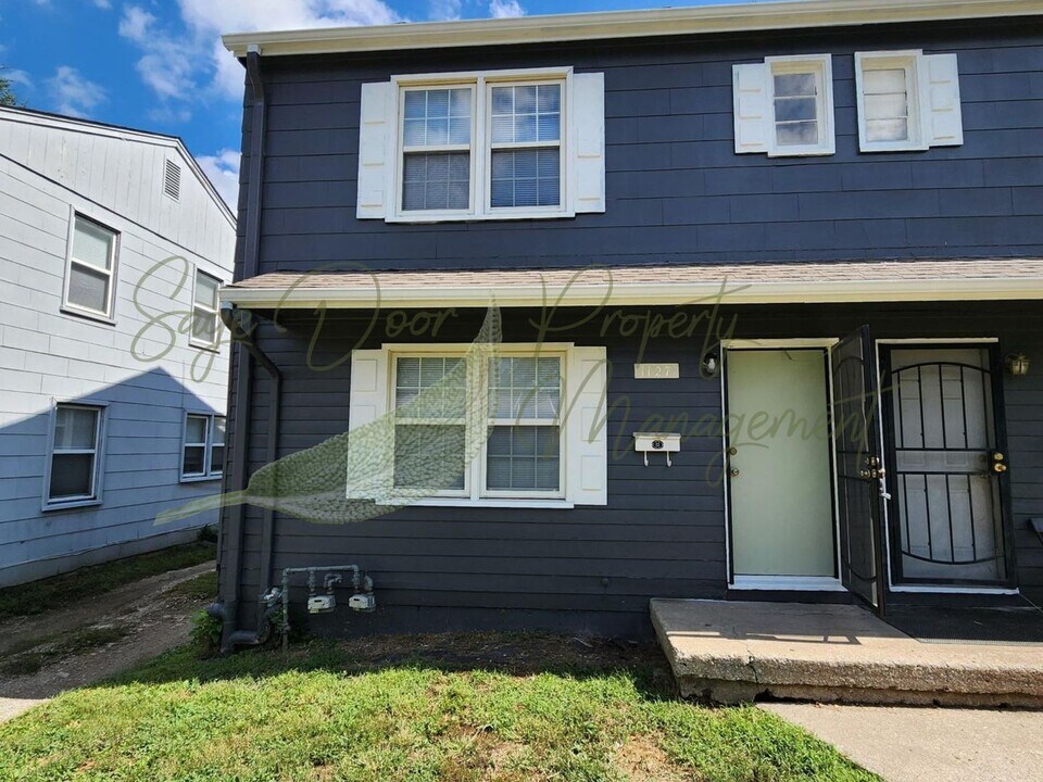 1127 N Cottage Ave in Independence, MO - Building Photo