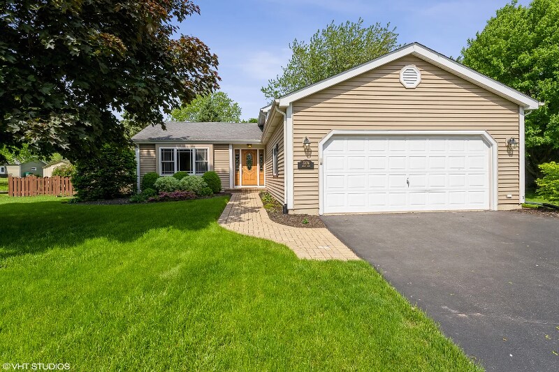 33076 N Ashley Dr in Grayslake, IL - Building Photo