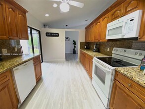 505 Patio Village Way in Weston, FL - Building Photo - Building Photo