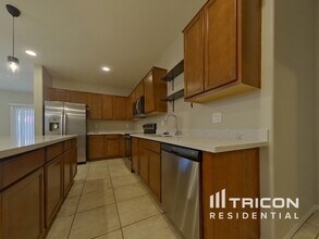 7343 W Hughes Dr in Phoenix, AZ - Foto de edificio - Building Photo