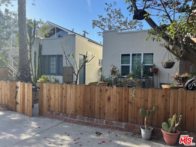 27 Eastwind St in Marina Del Rey, CA - Building Photo - Building Photo