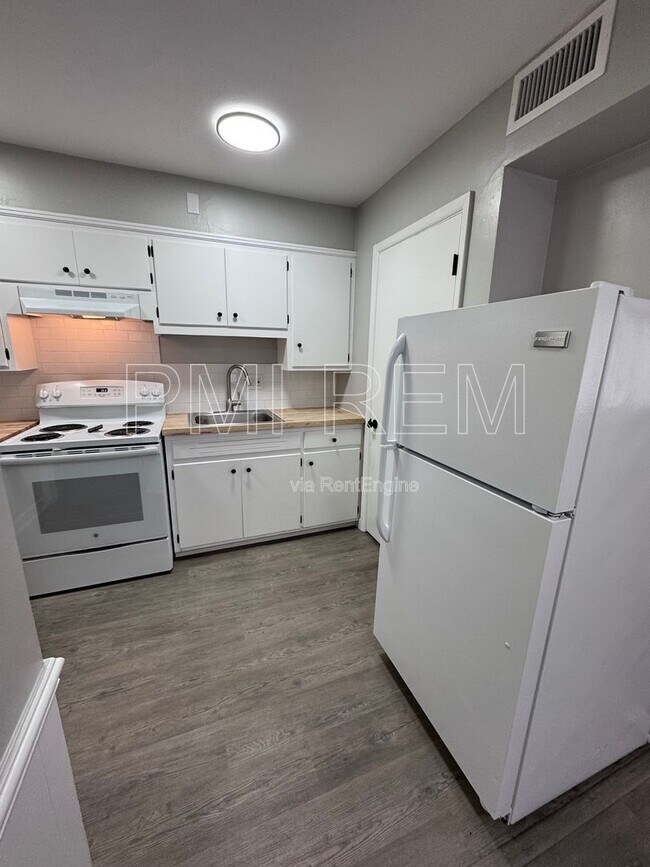 128 S Miller Rd in Fairlawn, OH - Building Photo - Building Photo