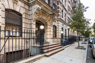53 E 97th St in New York, NY - Building Photo - Building Photo