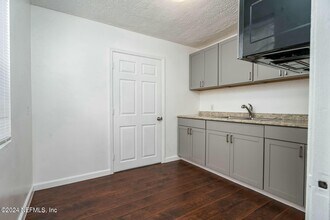 2221 Commonwealth Ave in Jacksonville, FL - Building Photo - Building Photo