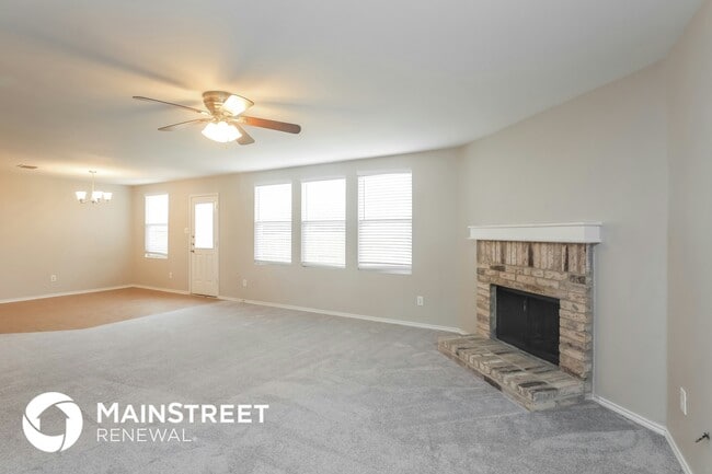 16705 Windthorst Way in Justin, TX - Foto de edificio - Building Photo