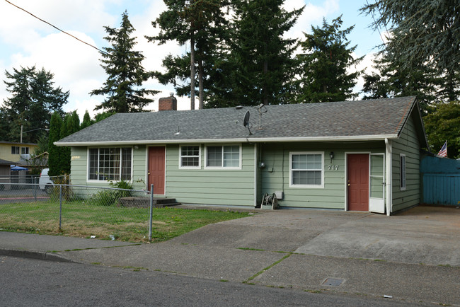 703 SE 190th Ave