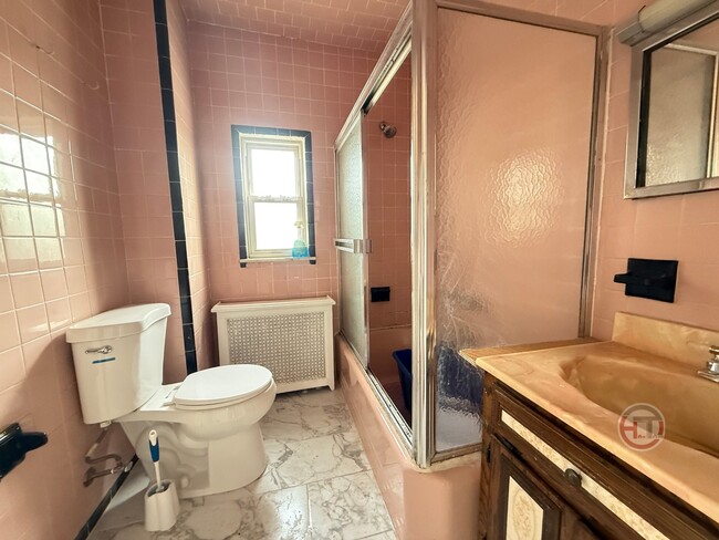 3070 Coddington Ave, Unit 1 in Bronx, NY - Foto de edificio - Building Photo