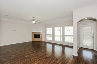 212 Arrowhead Dr in Burleson, TX - Building Photo - Building Photo