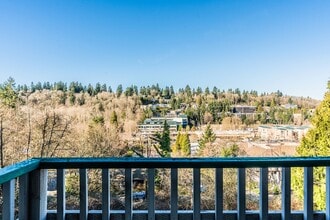 Westwinds Apartments in Mercer Island, WA - Foto de edificio - Interior Photo