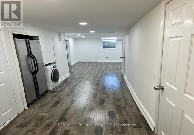 3045 Hawktail Crescent in Mississauga, ON - Building Photo - Building Photo