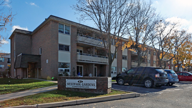 Westpark Gardens in St Catharines, ON - Building Photo - Building Photo