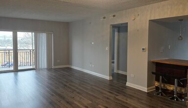 635 Perrie Dr in Elk Grove Village, IL - Foto de edificio - Building Photo