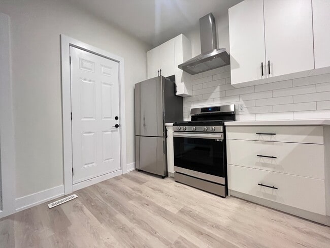 33 Somerset Ave in Hamilton, ON - Building Photo - Building Photo