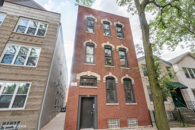 property at 819 S Carpenter St