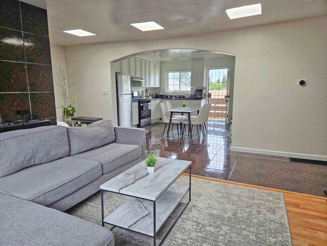 2946 E 29th St, Unit 2946A