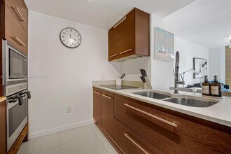 485 Brickell Ave, Unit 1609 in Miami, FL - Building Photo - Building Photo