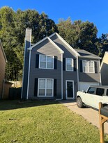 2317 Kissing Tree Ln SE in Smyrna, GA - Building Photo