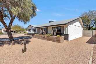 1007 S Parkside Dr in Tempe, AZ - Foto de edificio - Building Photo