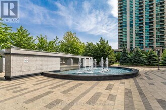 215-2215 Sherway Gardens Rd in Toronto, ON - Building Photo - Building Photo