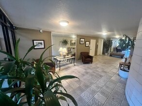 2662 E 2nd St, Unit Long Beach Condo in Long Beach, CA - Foto de edificio - Building Photo