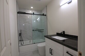 20744 Bermuda St, Unit 1 in Chatsworth, CA - Foto de edificio - Building Photo