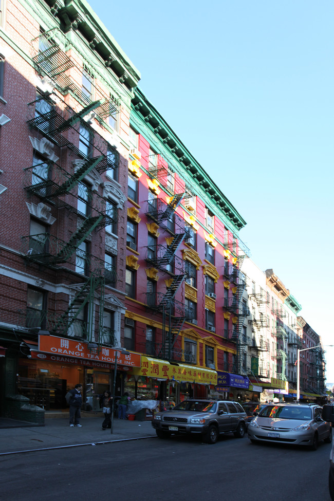 123-125 Mott St in New York, NY - Building Photo - Building Photo