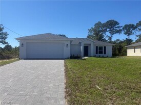 4111 16th St W in Lehigh Acres, FL - Building Photo
