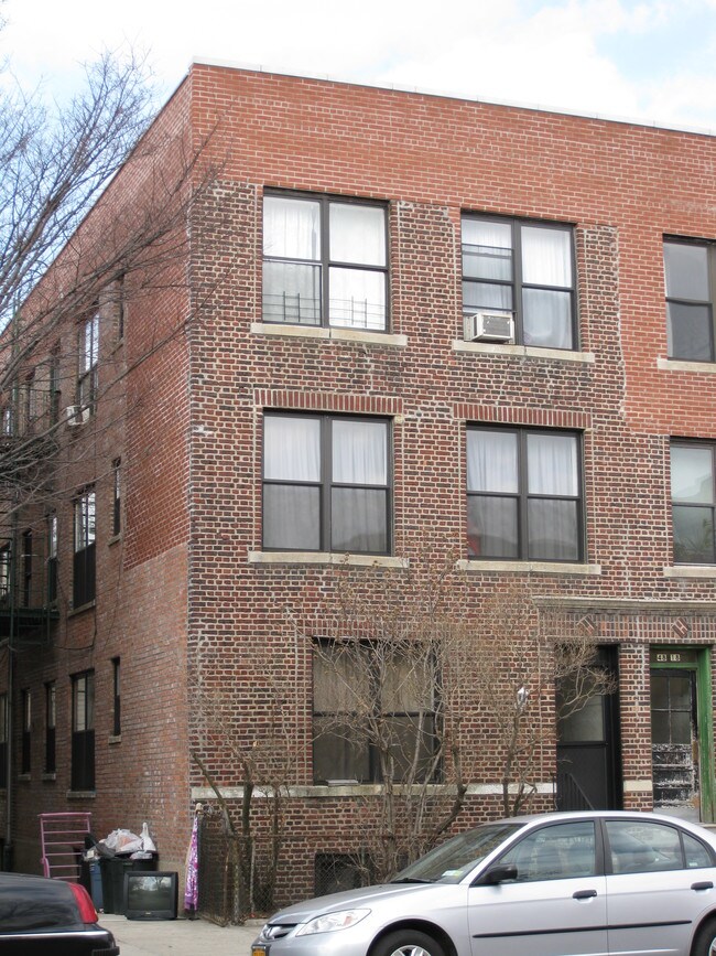 48-20 48th St in Flushing, NY - Foto de edificio - Building Photo