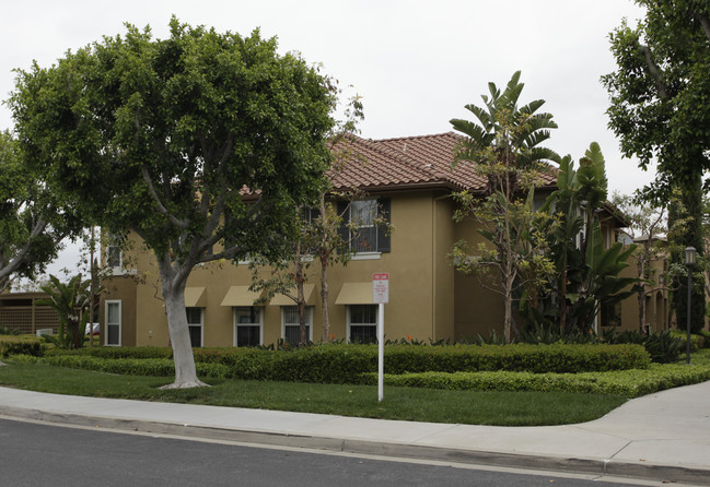 Santa Alicia Apartments in Irvine, CA - Building Photo - Building Photo