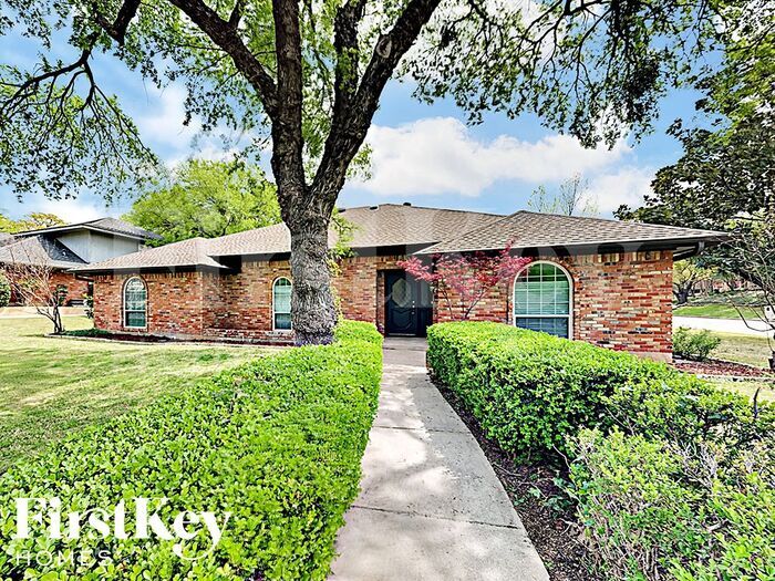 1852 Rhinevalley Dr in Arlington, TX - Building Photo