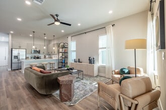 Braunwood at Town Creek in New Braunfels, TX - Foto de edificio - Interior Photo