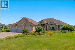 404 County Rd 2 in Lakeshore, ON - Building Photo