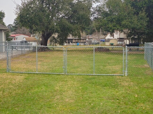 12823 Point Dr in Willis, TX - Building Photo - Building Photo