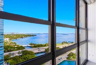 600 NE 36th St, Unit 1502 in Miami, FL - Building Photo - Building Photo