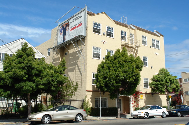 5527 Shattuck Ave in Oakland, CA - Building Photo - Building Photo