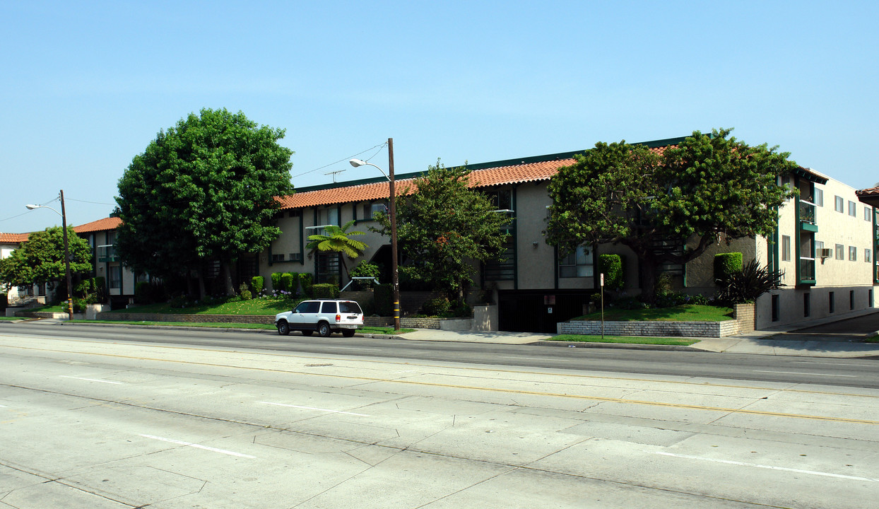 4141 W Rosecrans in Hawthorne, CA - Building Photo