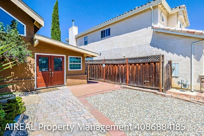10697 Morengo Dr in Cupertino, CA - Building Photo - Building Photo
